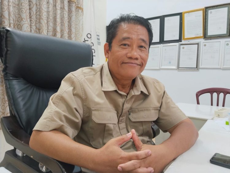 notaris henry sinaga. (foto: sinata/henry)