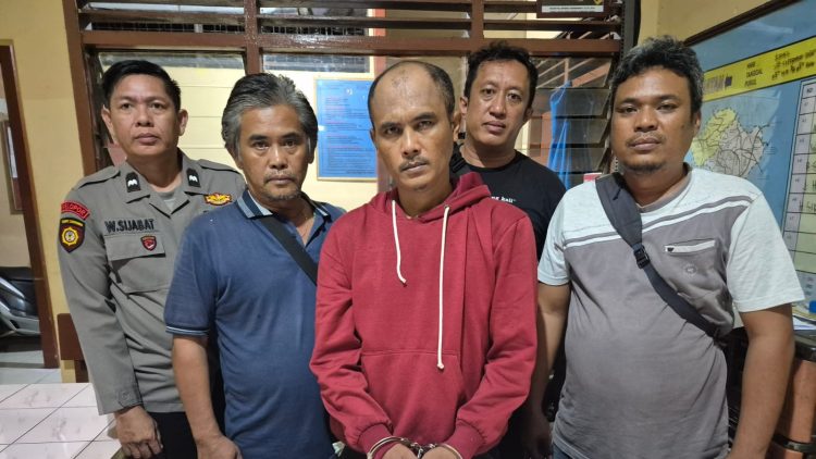 Kapten tak berkutik, polisi sita sabu di barak cahaya simalungun polsek bangun meringkus muhammad rijal alias kapten (45) yang diduga sebagai bandar narkoba.