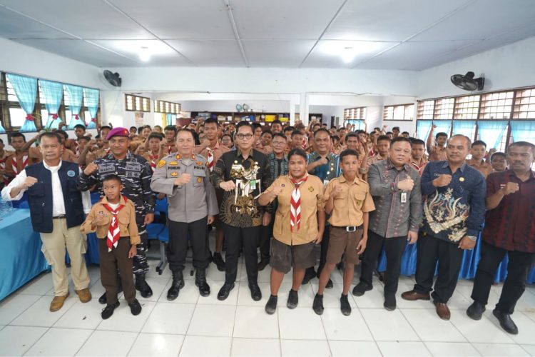 Walikota medan ajak pelajar jauhi narkoba rico waas berdialog dengan siswa. ist