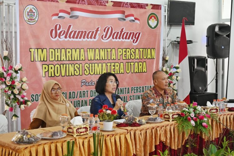 Stunting bukan sekadar kesehatan, tapi masa depan bangsa dwp sumut serahkan bantuan untuk ibu hamil dan balita di tapteng. ist