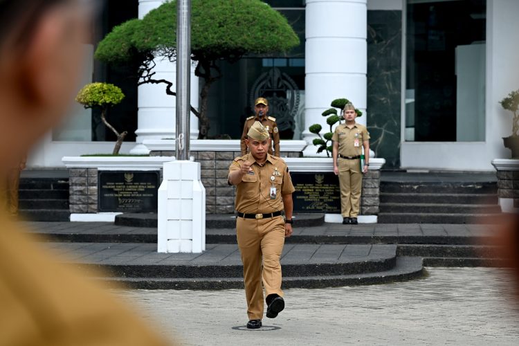 upacara haornas ke-42 digelar di kantor gubernur sumut. wagub surya menegaskan olahraga mampu menyatukan perbedaan, menumbuhkan sportivitas, dan memperkuat kebersamaan.
