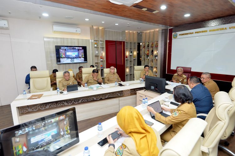 pemprov sumut bersama mendagri tito karnavian bahas penanganan inflasi, kemiskinan ekstrem, dan situasi pascademo dalam rakor nasional.