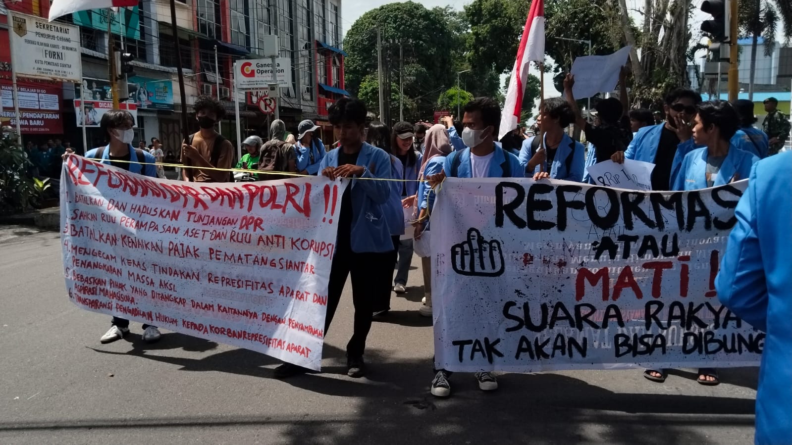 Ikut Aksi di DPRD-Polres Siantar, Mahasiswa Nommensen Desak Sahkan RUU Perampasan Aset
