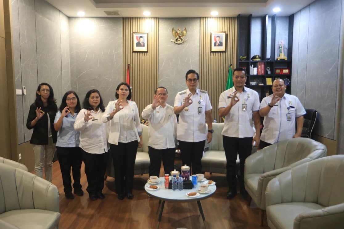 Wali Kota Medan, Rico Waas, menegaskan program MBG memberi efek berganda. Mulai dari anak sekolah lebih semangat, orang tua terbantu, hingga tercipta lapangan kerja baru.