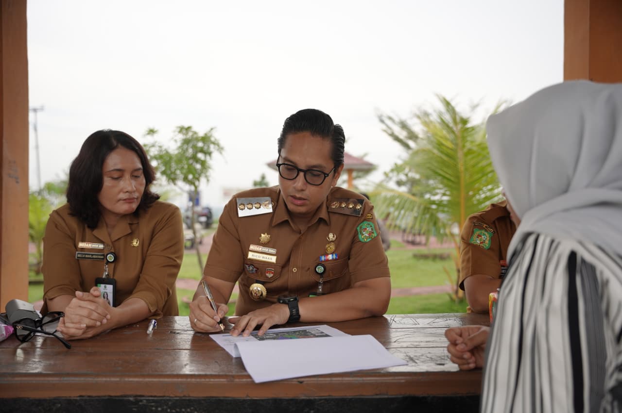 gunungan sampah di tpa terjun jadi perhatian pemko medan. rico waas siapkan solusi melalui bank sampah, tps 3r, dan sanitary landfill.