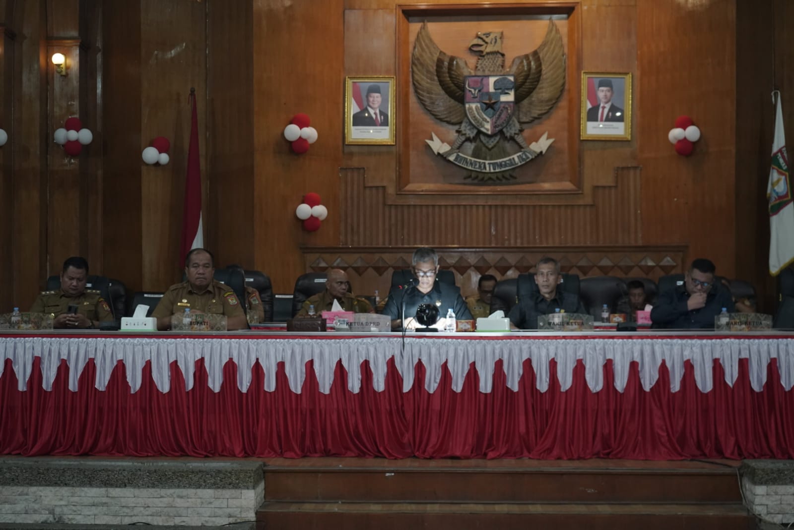 bupati asahan taufik zainal abidin menyampaikan nota keuangan ranperda perubahan apbd 2025 dalam rapat paripurna dprd, dengan proyeksi pendapatan naik 5,38 persen.