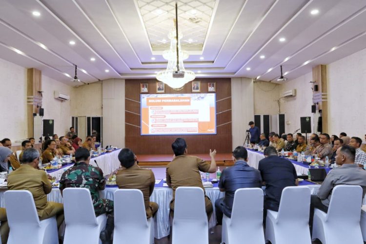 wali kota medan rico tri putra bayu waas menggelar rapat bersama dprd dan forkopimda untuk menangani maraknya tawuran di belawan.