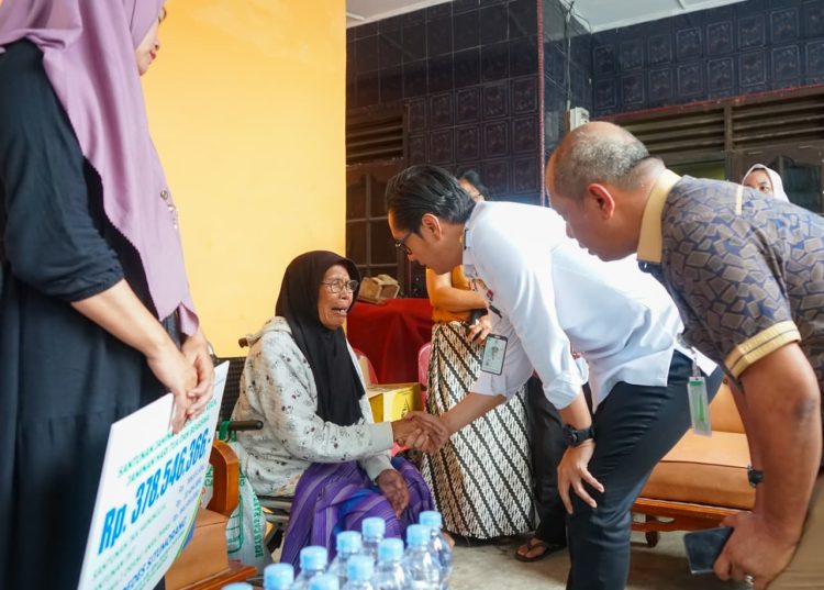 Wali kota medan santuni keluarga pegawai non asn yang gugur dalam tugas wali kota medan santuni keluarga pegawai non asn yang gugur dalam tugas