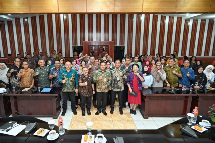 Sekdaprov sumut dorong kemudahan izin investasi dan percepatan serapan anggaran sekdaprov sumut togap simangunsong mendorong kemudahan izin investasi dan percepatan serapan anggaran untuk memacu pertumbuhan ekonomi. pmptsp sumut catat investasi 2025 capai rp46 triliun dari pma dan pmdn.