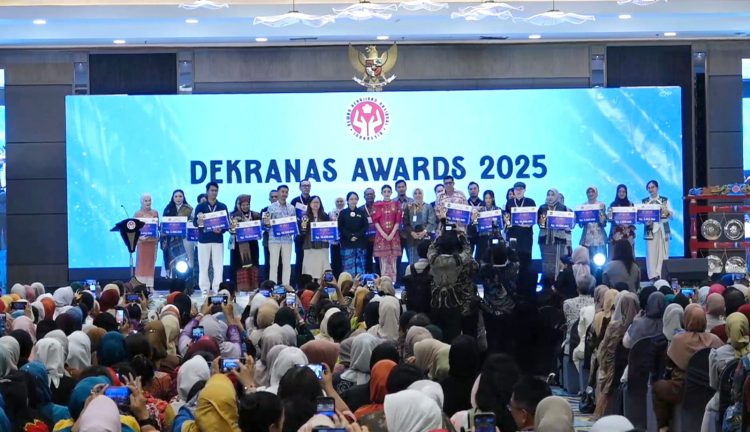 Tenun asahan didorong jadi produk ekonomi kreatif kompetitif tenun asahan didorong jadi produk ekonomi kreatif kompetitif