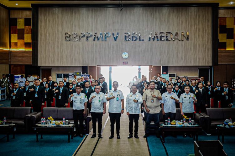 rico waas tekankan tiga hal penting dalam kepemimpinan asn