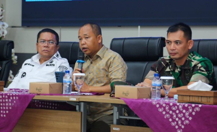 Ketua DPRD Pematangsiantar Timbul Lingga bersama Wesly Silalahi dan unsur Forkopimda lainnya