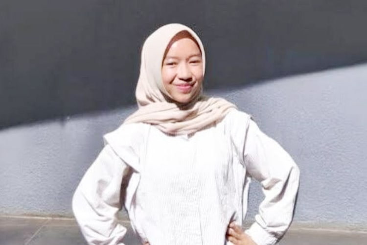 Mahasiswi termuda IPB University, Sahara Anggelina Putri, diterima melalui jalur SNBP. Perjalanan pendidikannya menginspirasi banyak orang.