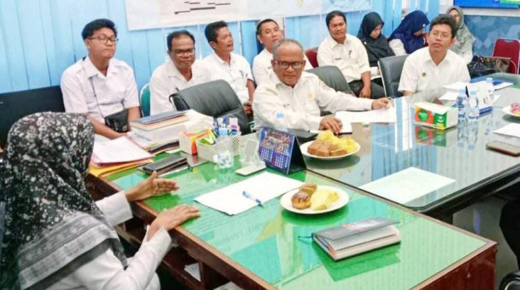 Pemkab tapteng gelar rapat koordinasi pengawasan program mbg rapat koordinasi pengawasan program makanan bergizi gratis (mbg) dan usulan sppg, rabu (15/10/2025).