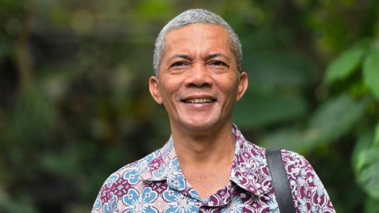 Pembangunan kantor bupati tapteng dinilai tanpa dasar hukum sekretaris pendiri indonesian audit watch iskandar sitorus.