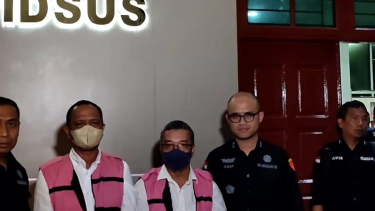 dua tersangka ditahan jaksa. ist