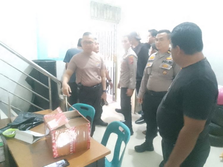 Paket mencurigakan di indah cargo siantar ternyata berisi ganja kering paket bungkusan berisi ganja kering di indah kargo siantar digagalkan kepolisian. (foto: ist)