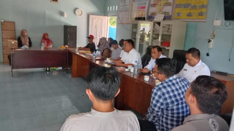 Audit inspektorat simalungun temukan potensi negara merugi di bumnag landbouw tim inspektorat simalungun memeriksa keuangan bumnag nagori landbouw. (foto: sinata/ist)