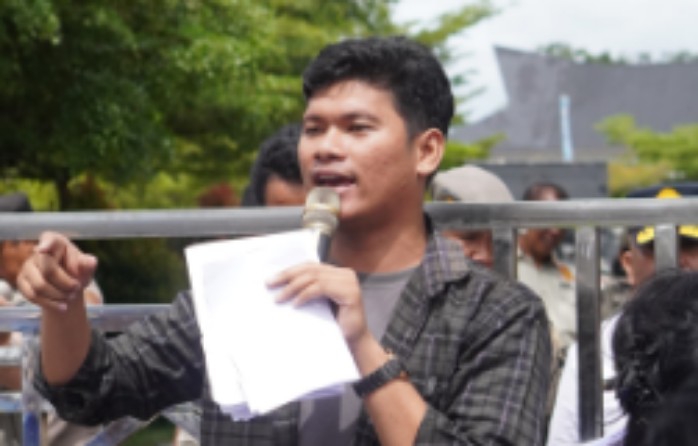 Gimp desak sat pol pp siantar membongkar bangunan di atas fasum gerakan ikatan mahasiswa dan pemuda (gimp) desak sat pol pp pematangsiantar membongkar bangunan yang berada di atas fasilitas umum (fasum).