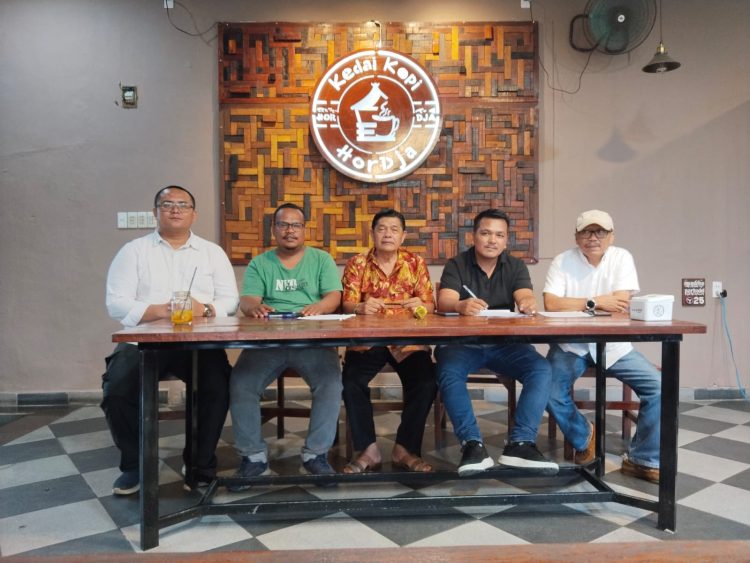 Ormas simalungun siapkan aksi besar tuntut walikota siantar ormas simalungun rencanakan aksi menuntut walikota wesly silalahi. (foto: sinata/hendri)