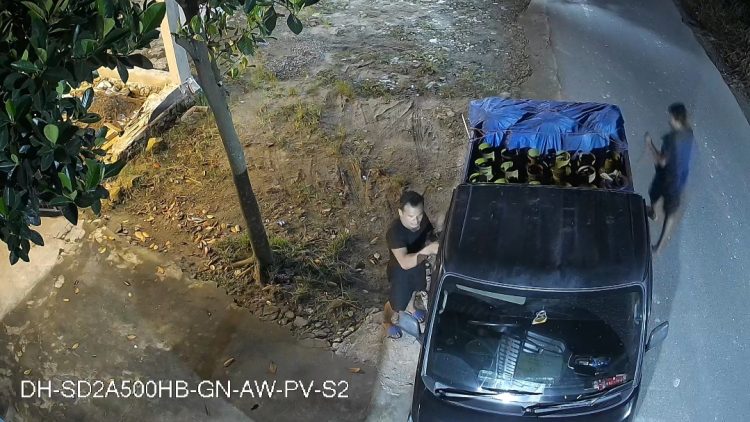 Maling beraksi pakai pikap di simalungun, puluhan gas melon digondol screenshot rekaman cctv saat para pelaku melancarkan aksi, wajah mereka terekam jelas. ist