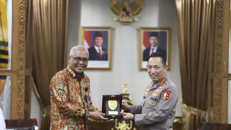 Kapolri perintahkan jajaran patuhi mekanisme dewan pers untuk selesaikan delik pers akhmad munir dan jenderal listyo sigit prabowo. ist