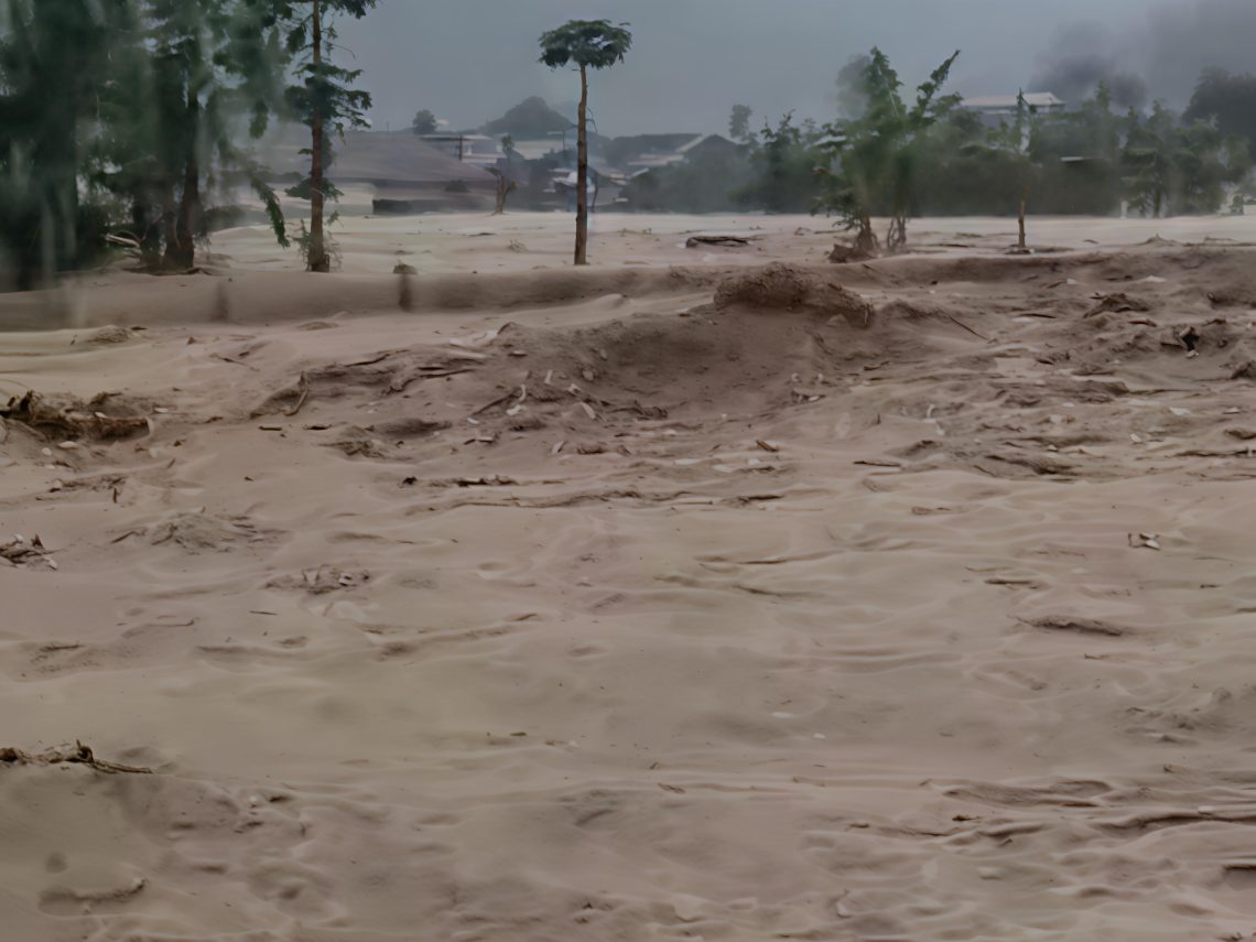 Banjir merendam sukabumi ribuan warga mengungsi banjir menerjang sukabumi. ist