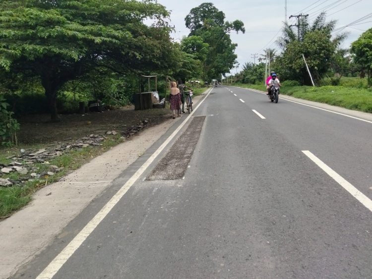 Dinas putr sumut dituding kurang kerjaan korek jalan yang baru di aspal dinas putr sumut dituding kurang kerjaan korek jalan yang baru di aspal