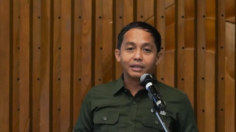 Menhut minta maaf ke warga papua, segera gelar rapat darurat soal pembakaran cenderawasih raja juli antoni. facebook