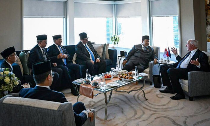 Presiden prabowo diskusi hangat dengan mantan pm australia paul keating presiden prabowo diskusi hangat dengan mantan pm australia paul keating