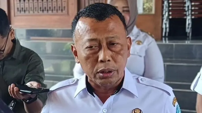 kpk melakukan ott dan mengamankan 13 orang, termasuk nama besar seperti bupati ponorogo, sugiri sancoko, bersama sang adik.