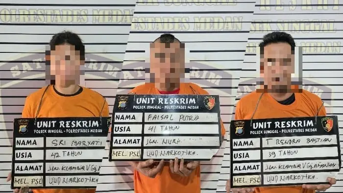 3 pelaku ditangkap polsek sunggal saat gerebek sarang narkoba polsek sunggal menggerebek sarang narkoba di klambir v gang musholla dan menangkap tiga pelaku beserta paket sabu berbagai ukuran.