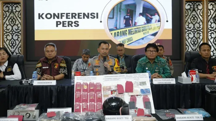 polrestabes medan mengungkap kasus pembakaran rumah hakim pn medan yang dilakukan mantan sopir korban.