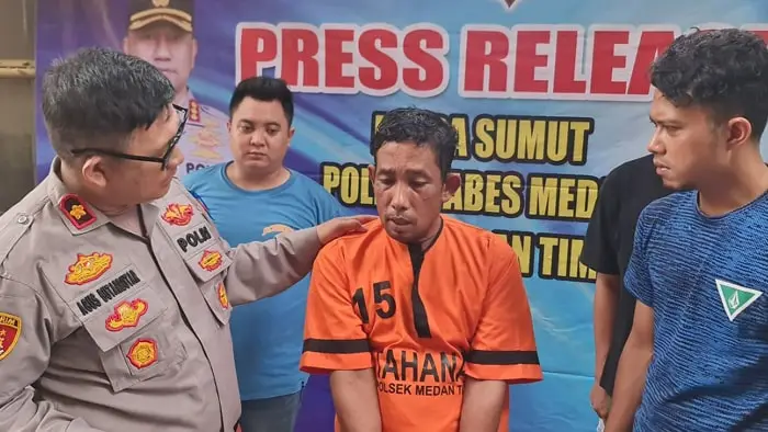 Warga medan tewas ditikam pakai pecahan lampu neon, pelaku diringkus polsek medan timur pria tewas di jembatan titi gantung, dibunuh menggunakan pecahan lampu neon. pelaku ditangkap polisi hanya beberapa menit setelah kejadian.