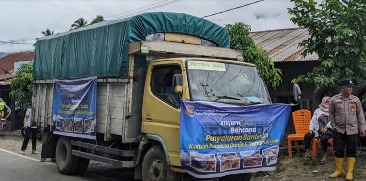 Atr/bpn salurkan bantuan untuk korban bencana tapanuli selatan bantuan untuk korban bencana. ist