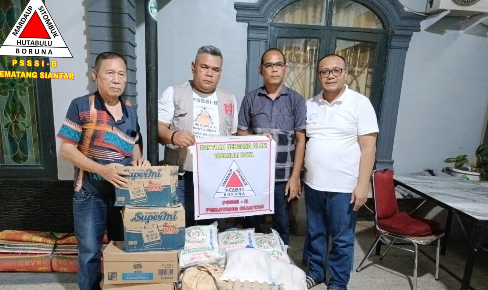 Psssib pematangsiantar salurkan bantuan untuk korban bencana tapteng-sibolga bantuan untuk korban bencana tapteng-sibolga disalurkan. foto: hendrik/sinata