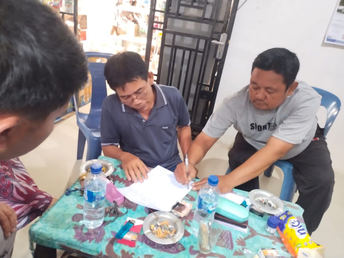 Bhabinkamtibmas polsek sipispis mediasi masalah selisih paham di desa simalas bhabinkamtibmas polsek sipispis mediasi masalah selisih paham di desa simalas