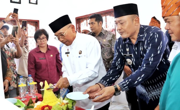 Bupati resmikan kantor pangulu nagori pamatang simalungun bupati anton resmikan kantor pangulu pamatang simalungun. ist