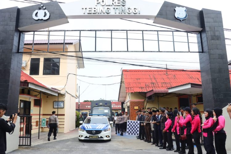 Polres tebing tinggi kirim 5 truk bantuan ke tiga daerah di sumut polres tebing tinggi kirim 5 truk bantuan ke tiga daerah di sumut