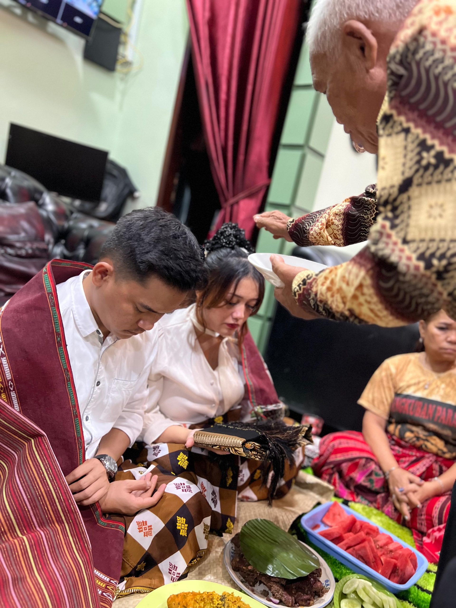 Tradisi mambosuri: doa, adat, dan harapan bagi kehidupan baru dalam kandungan tradisi mambosuri: doa, adat, dan harapan bagi kehidupan baru dalam kandungan