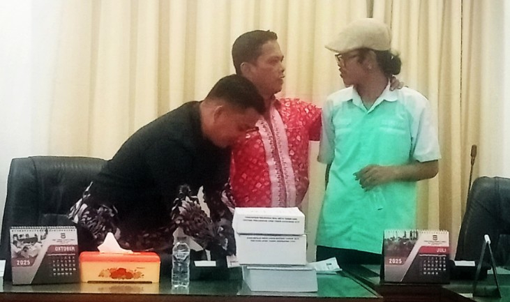 Izin evo star karaoke keluarga, jam operasional pukul 10. 00 wib hingga 22. 00 wib yang diketahui pemko pematangsiantar, izin yang dimiliki tempat hiburan malam (thm) evo star cuma izin karaoke keluarga. sehingga jam operasionalnya dari pukul 10.00 wib hingga 22.00 wib.