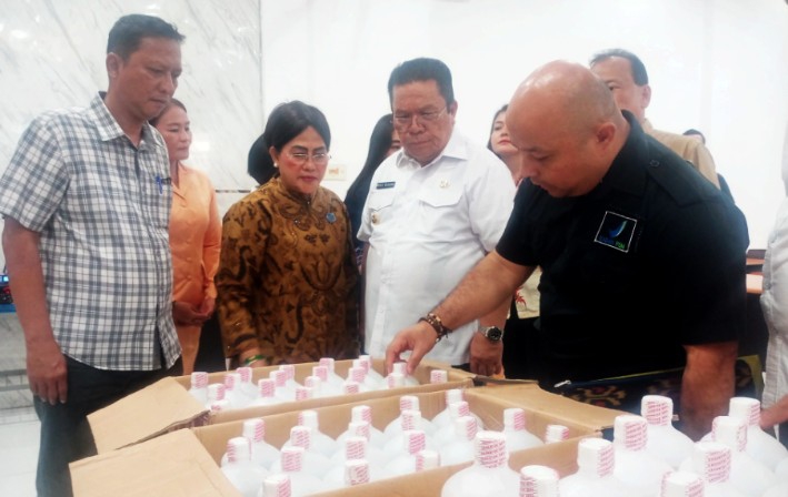 Bbpom tetapkan 4 tersangka kejahatan pangan di siantar dan simalungun, 1 dpo penyidik pns (ppns) balai besar pengawasan obat dan makanan (bbpom) medan tetapkan 4 tersangka dalam perkara kejahatan pangan di kota pematangsiantar dan simalungun. 1 tersangka masih dpo.