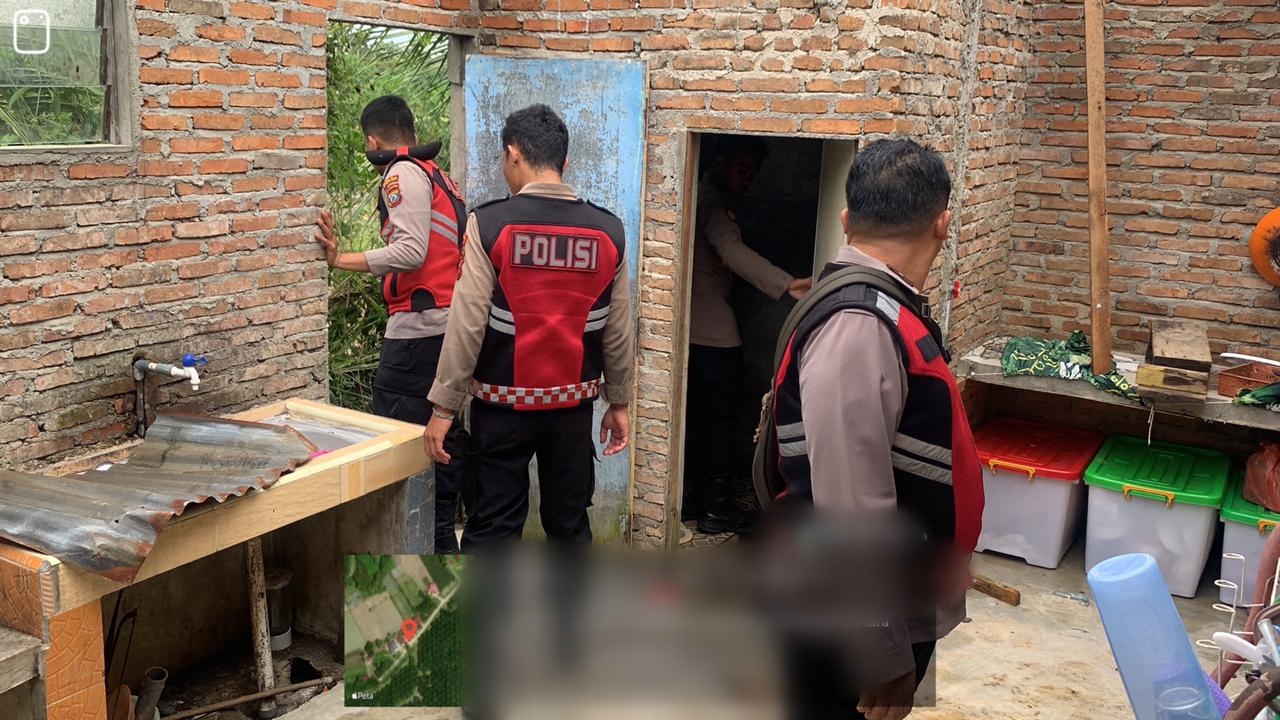 Rumah warga di tanah jawa rusak diterjang puting beliung rumah warga rusak diterjang puting beliung. ist