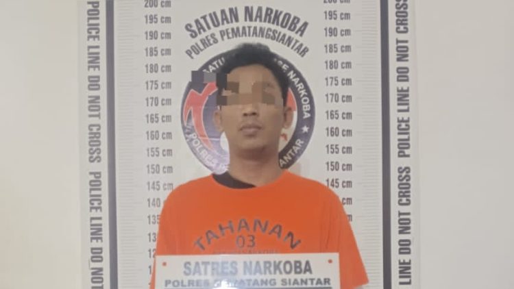 Dini hari di jalan seram, ftg diringkus berikut sabu 2,32 gram tersangka diamankan kepolisian. ist