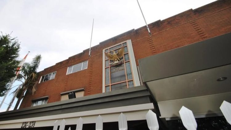 Wni diimbau waspada usai penembakan massal di pantai bondi konsulat jenderal republik indonesia (kjri) di sydney mengeluarkan peringatan kewaspadaan kepada seluruh warga negara indonesia (wni) di australia, khususnya yang berada di wilayah new south wales, menyusul insiden penembakan massal yang terjadi di kawasan pantai bondi, sydney, pada minggu (14/12/2025).
