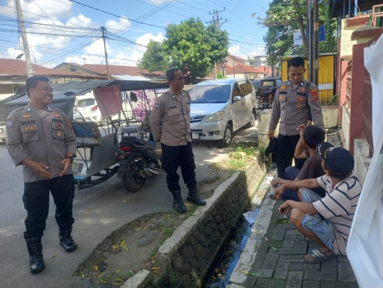 Sat binmas polres tebing tinggi sambang pengemudi betor dan ajak warga aktifkan pos satkamling sat binmas polres tebing tinggi sambang pengemudi betor dan ajak warga aktifkan pos satkamling