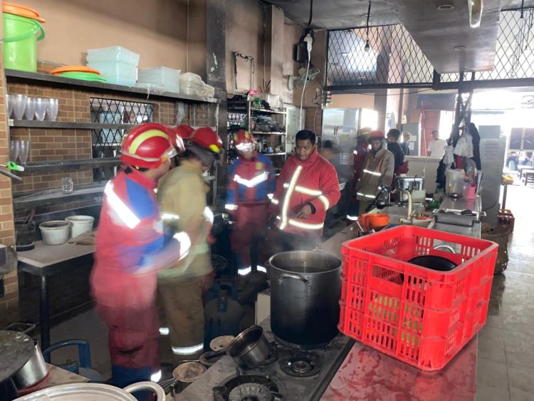 Restoran india tebing tinggi terbakar, 9 orang luka-luka restoran india tebing tinggi terbakar, 9 orang luka-luka