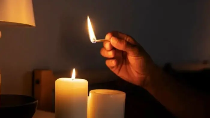 Aceh masih gelap dan tanpa sinyal telekomunikasi aceh masih gelap hampir tiga pekan pascabencana banjir dan longsor. warga di sejumlah wilayah masih mengalami pemadaman listrik dan gangguan jaringan komunikasi.