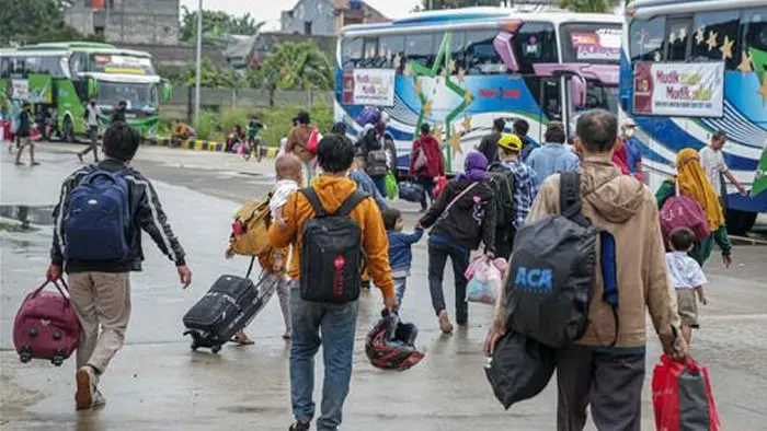 Link mudik gratis nataru 2025/2026 dibuka, kemenhub sediakan 33. 039 kuota penumpang program mudik gratis nataru 2025/2026 resmi dibuka. kemenhub sediakan 33.039 kuota penumpang via darat, kereta api, dan laut.