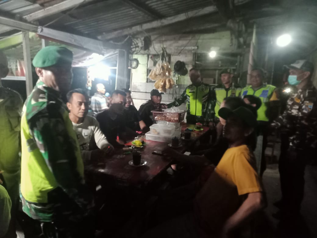 Patroli gabungan polsek padang hulu, tni, dan satpol pp amankan sejumlah titik rawan patroli gabungan polsek padang hulu, tni, dan satpol pp amankan sejumlah titik rawan